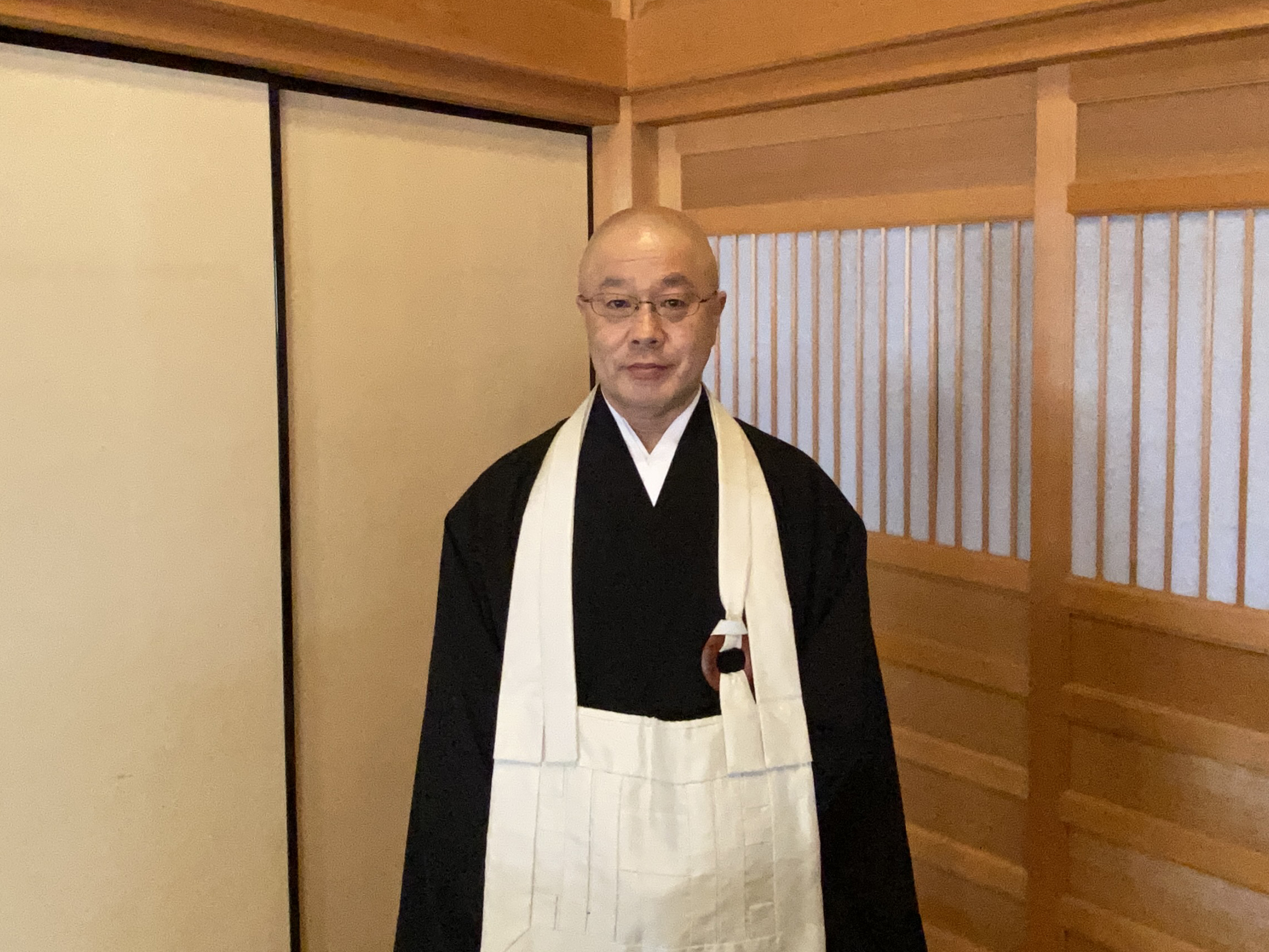 瑞雲寺本堂前